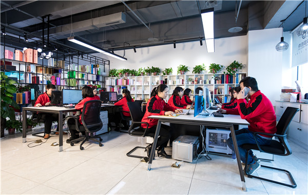 點創(chuàng)包裝辦公室