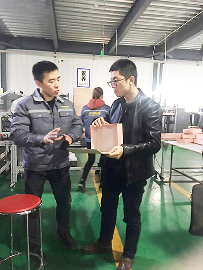 到點創(chuàng)包裝廠里參觀